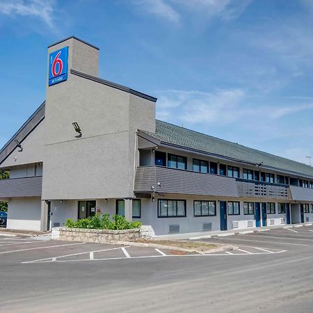 Motel 6 Columbus Oh - Osu North Eksteriør billede