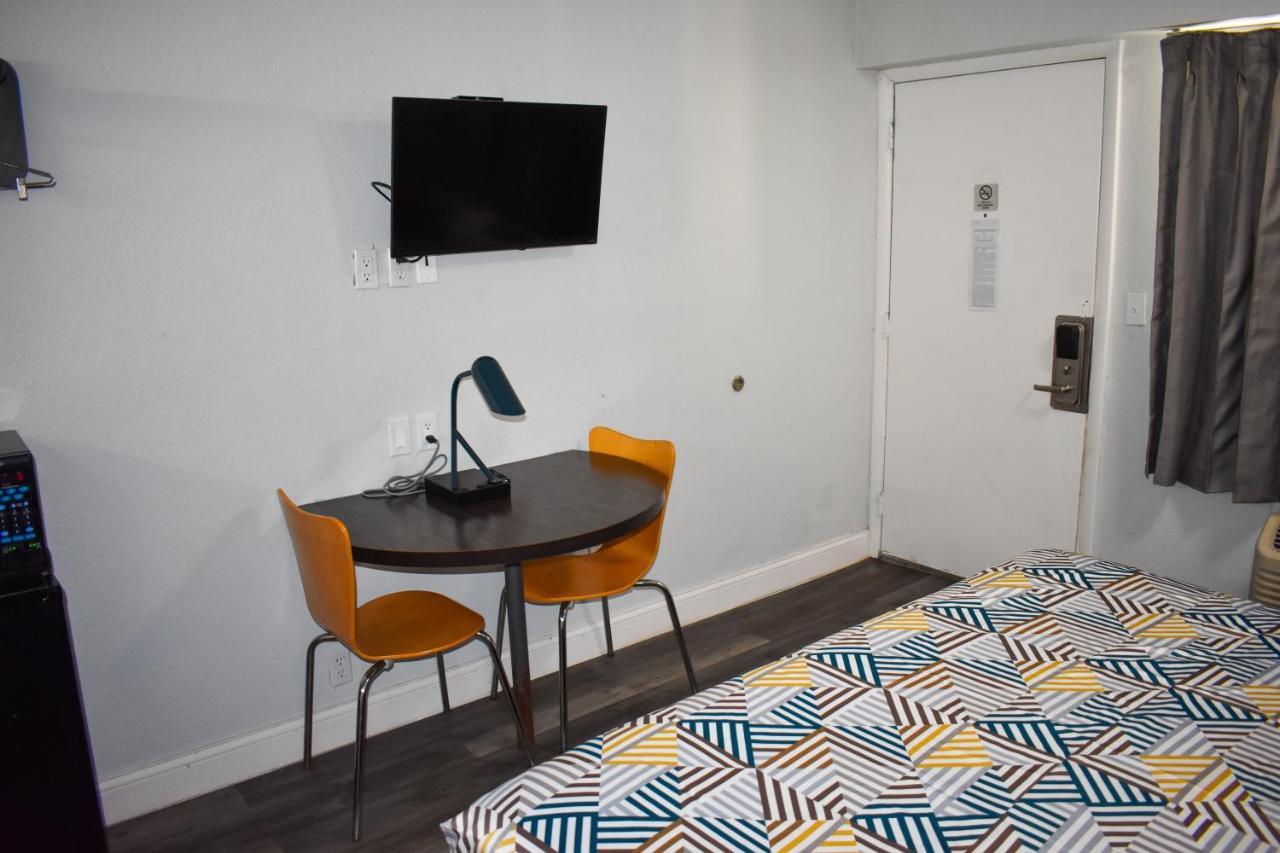 Motel 6 Columbus Oh - Osu North Eksteriør billede