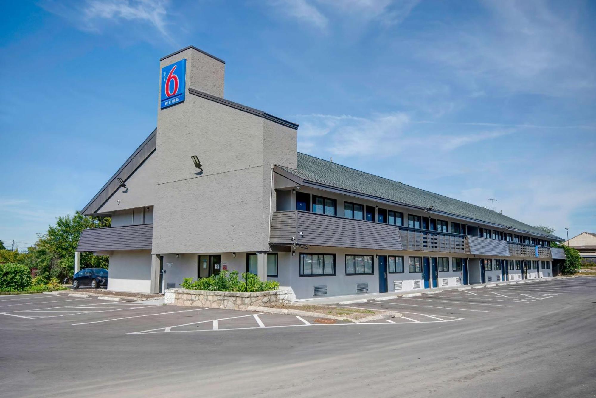 Motel 6 Columbus Oh - Osu North Eksteriør billede