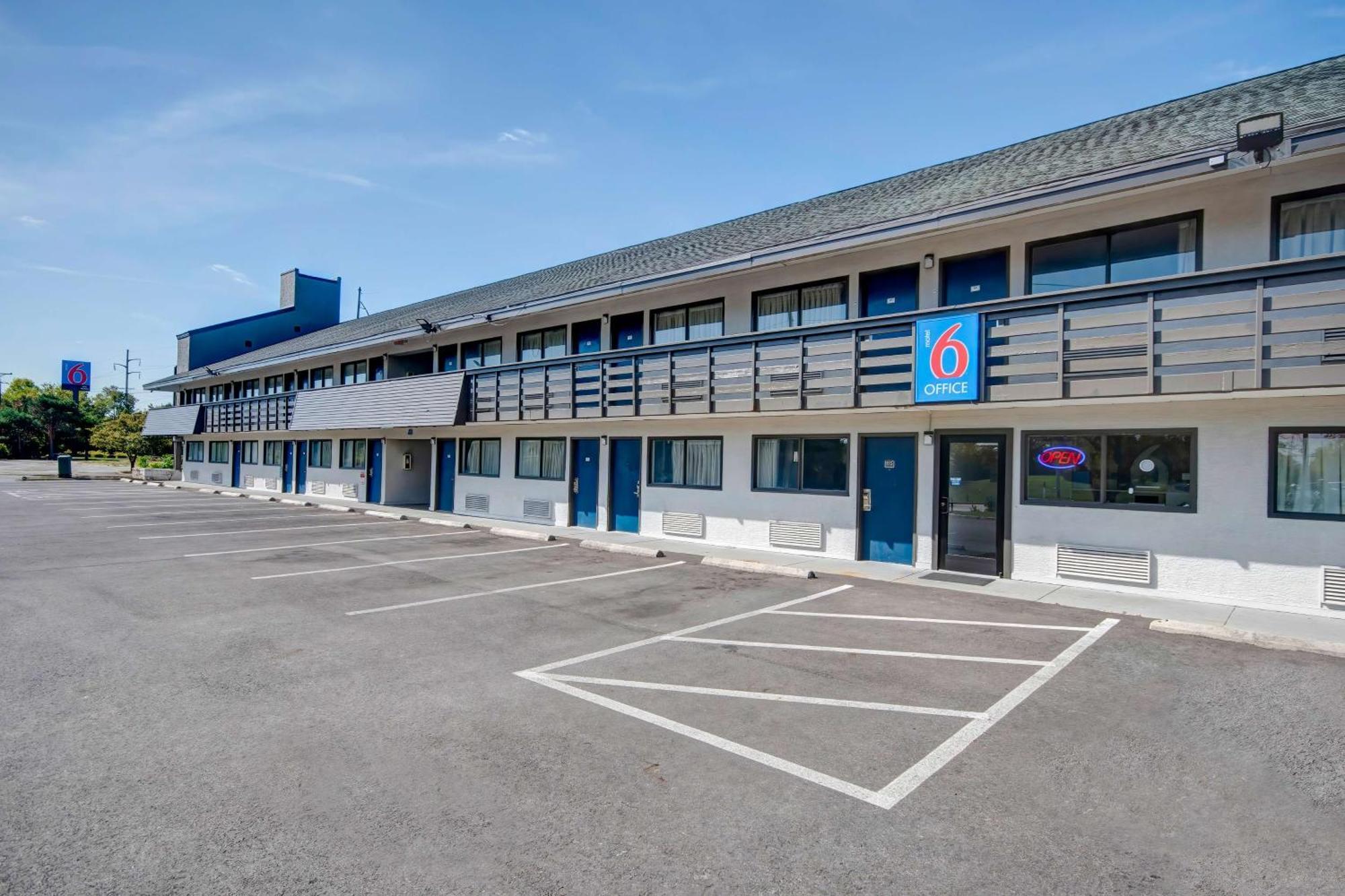 Motel 6 Columbus Oh - Osu North Eksteriør billede
